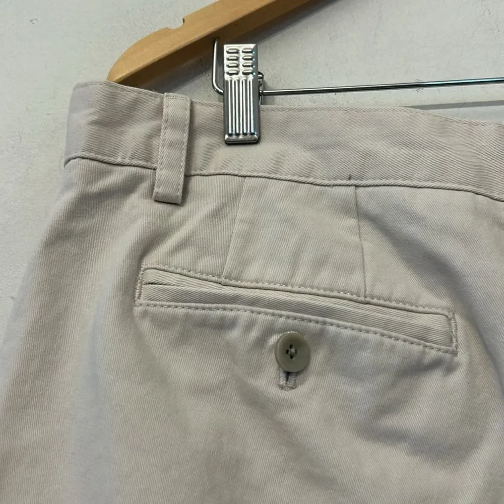 Banana Republic Men's khaki Shorts Size 36 EUC